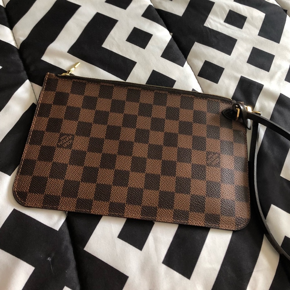 Louis Vuitton DE pouch